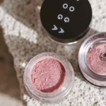 Uoga Uoga, Mineral Eyeshadow Powder With Amber (1 g) - Image 2