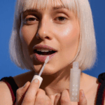 Uoga Uoga, Lip Gloss Nourishing Lip Gloss (5 ml)- Frostberry - Image 3