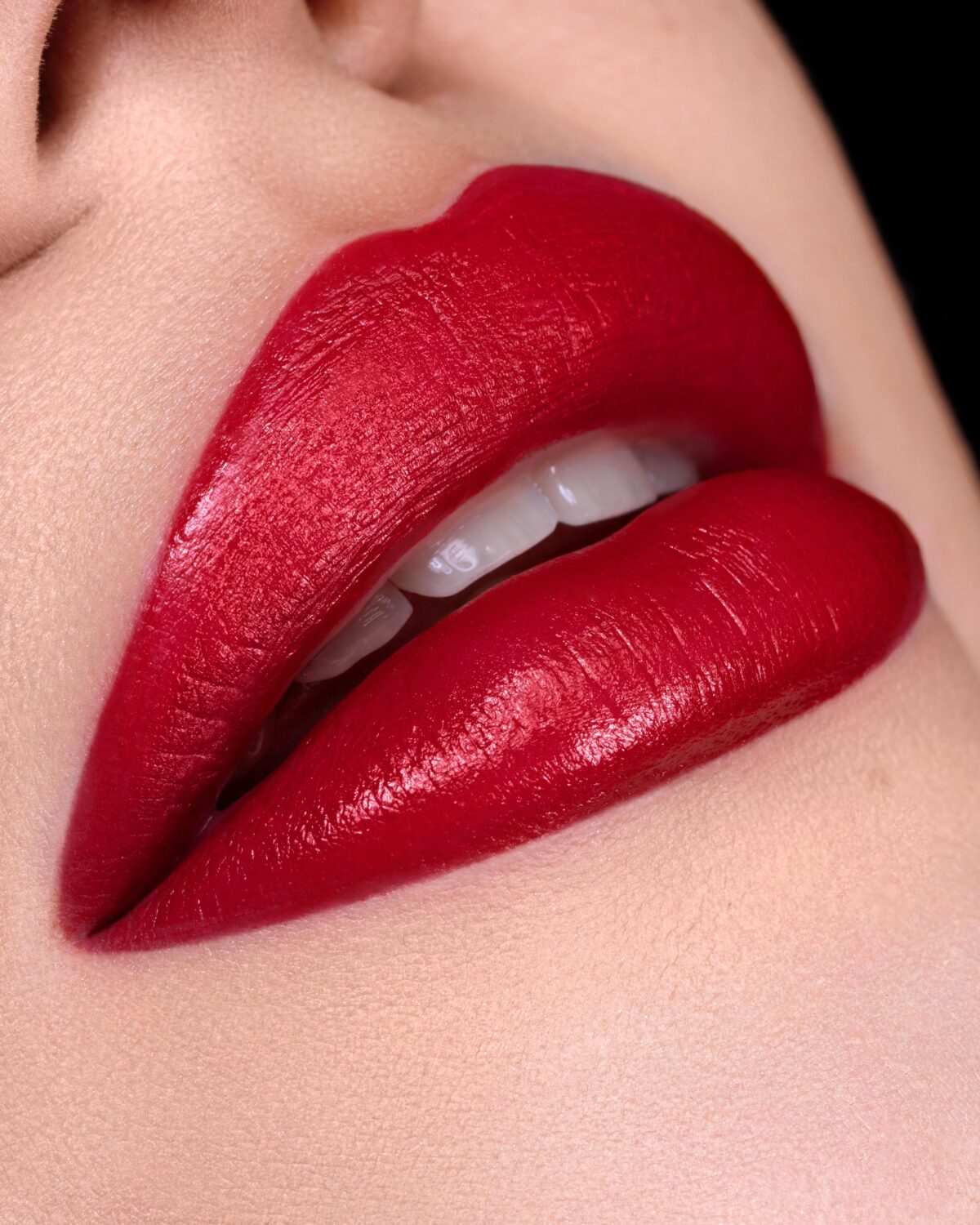 Skin Proof, Hyalur-on Lipstick Pencil - 04 Scarlet - Image 2